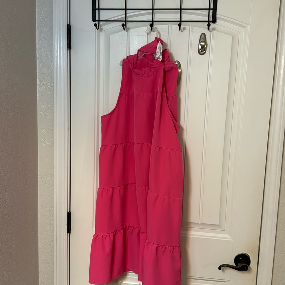 Hot pink mud pie mini size large. Toes at back of neck
